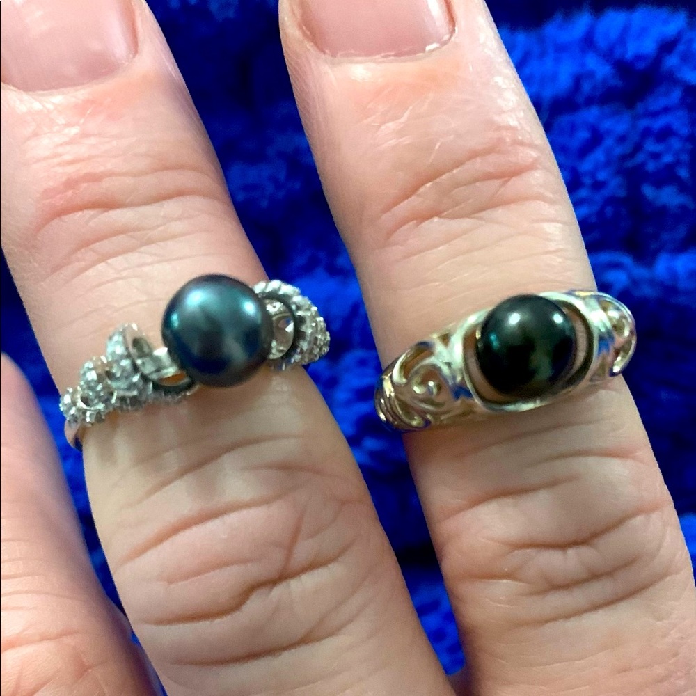 2 Beautiful Vantel Pearl Rings